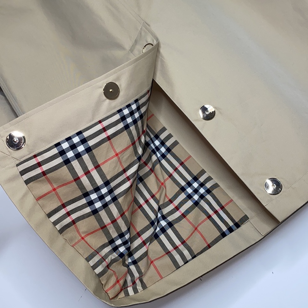 Authentic Burberry trench coat - Picture 9 of 14